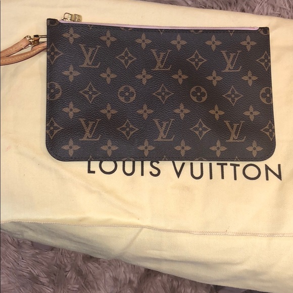 Louis Vuitton Wristlet with Light Pink Interior - Picture 2 of 5